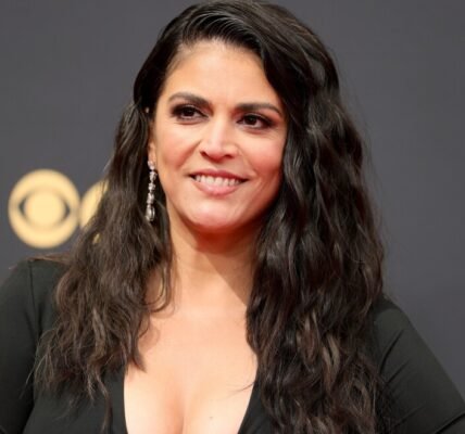 Cecily Strong