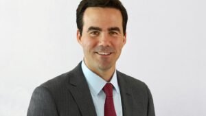 Robert Costa